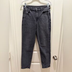 American Eagle Outfitters High-Rise Mom Jeans in Charcoal